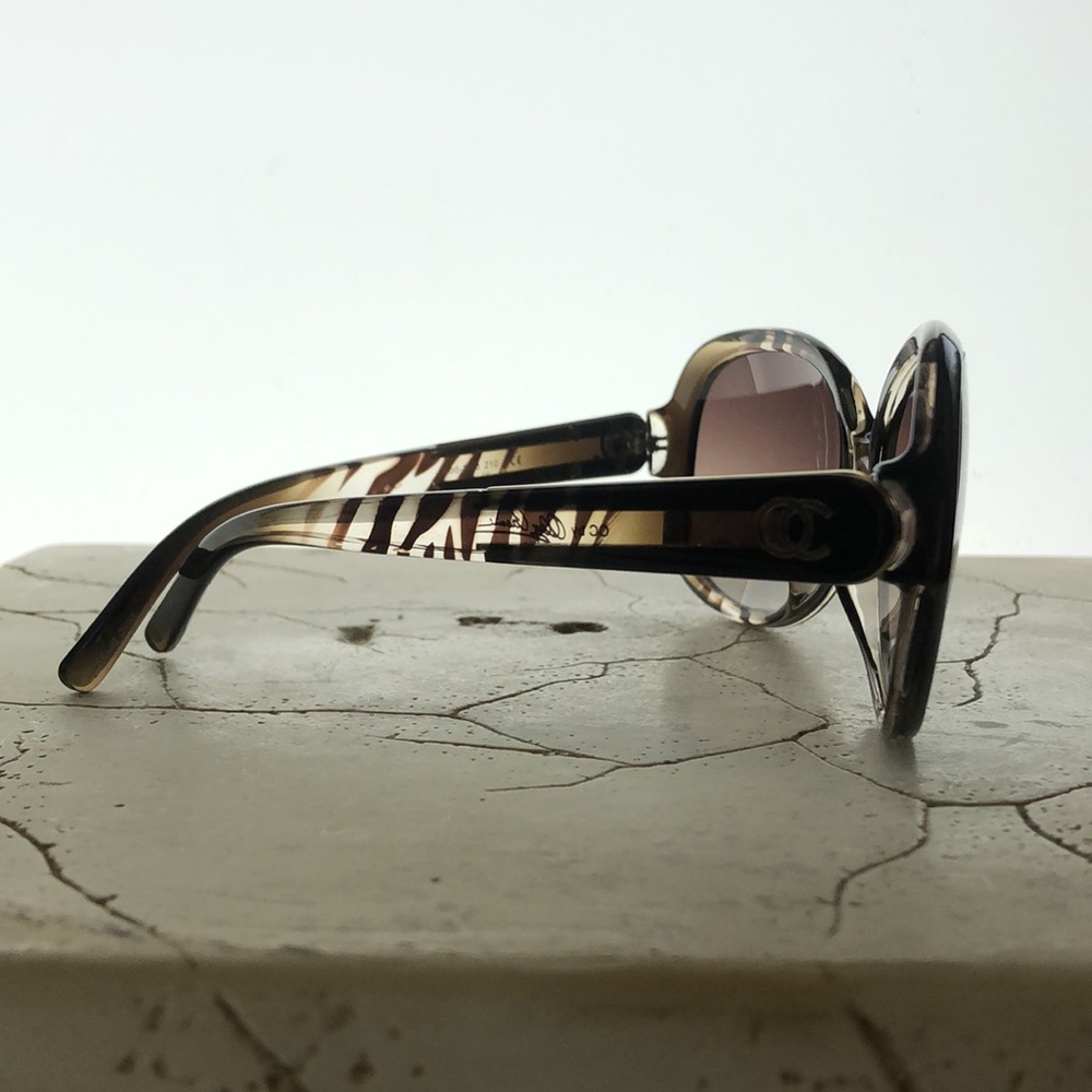 Oleg Cassini Round Tortoise Shell Frame Medium Ar… - image 3